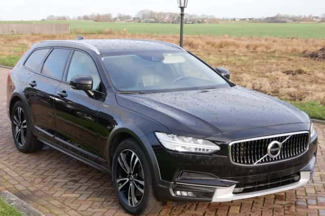 Volvo V90 Cross Country (2018) thumbnail 1