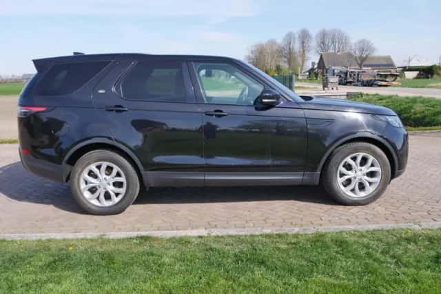 Land Rover Discovery (2018) thumbnail 6