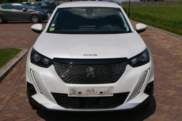 Peugeot 2008 (2021) thumbnail 2