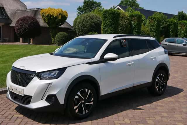 Peugeot 2008 (2021) thumbnail 3