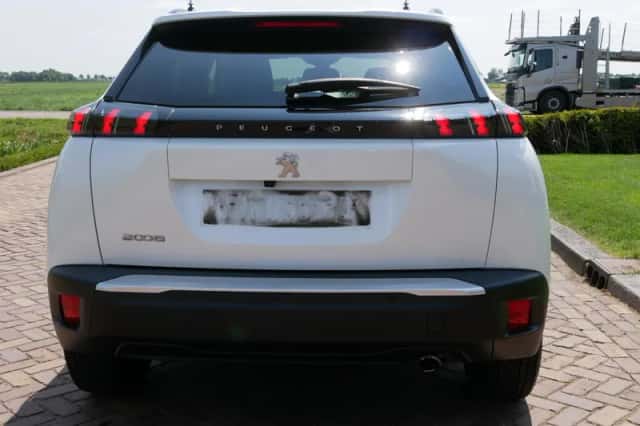 Peugeot 2008 (2021) thumbnail 6