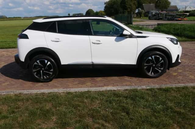 Peugeot 2008 (2021) thumbnail 6