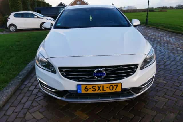Volvo V60 (2013) thumbnail 3