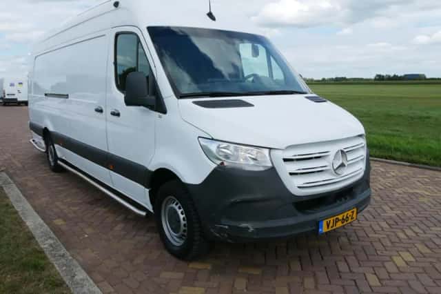 Mercedes-Benz Sprinter (2021) thumbnail 1