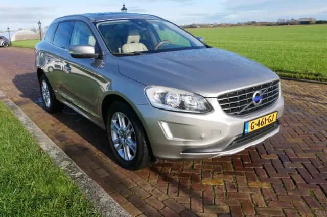 Volvo XC60 (2015) thumbnail 1