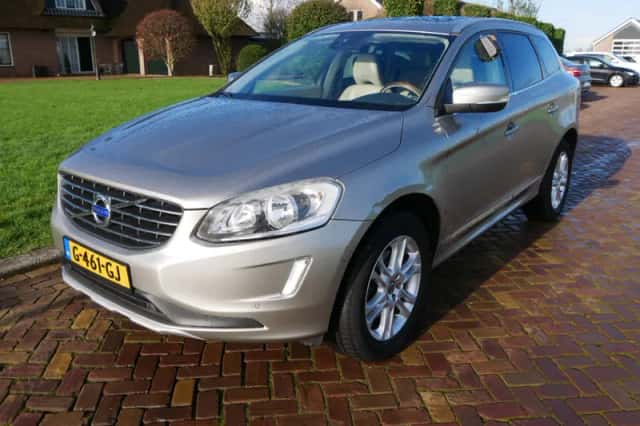 Volvo XC60 (2015) thumbnail 4