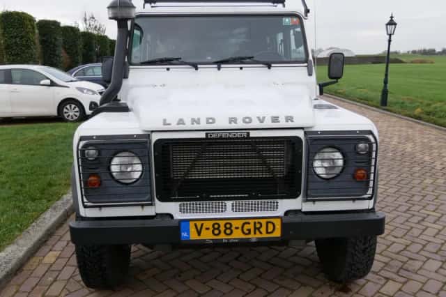 Land Rover Defender (2012) thumbnail 3