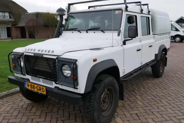Land Rover Defender (2012) thumbnail 4