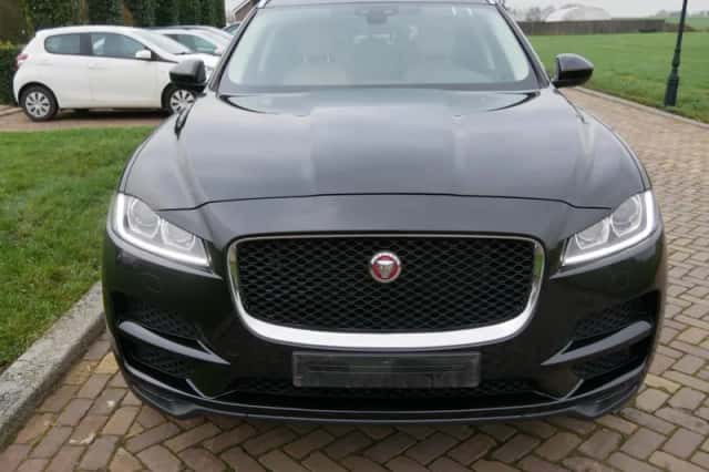 Jaguar F-Pace (2019) thumbnail 4