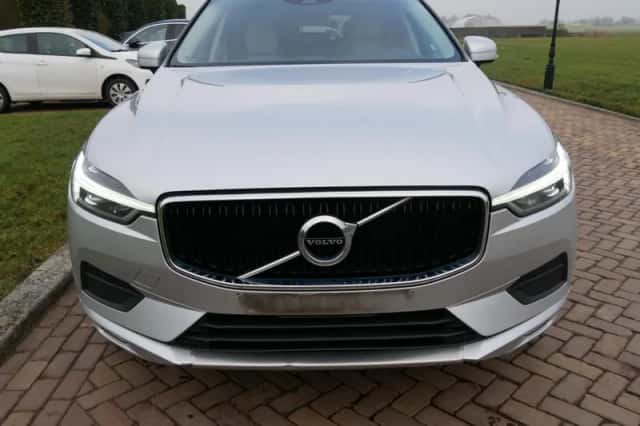 Volvo XC60 (2020) thumbnail 3