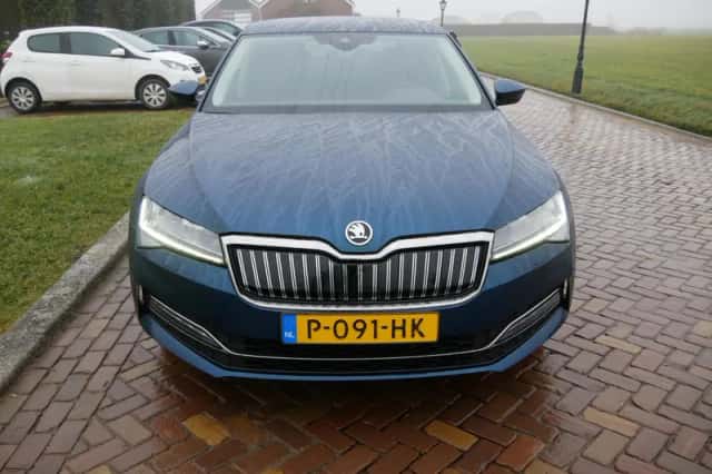 Škoda Superb (2022) thumbnail 3