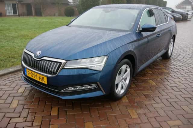 Škoda Superb (2022) thumbnail 4