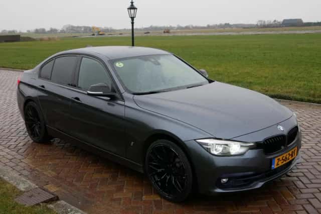 BMW 3-Serie (2018) thumbnail 1