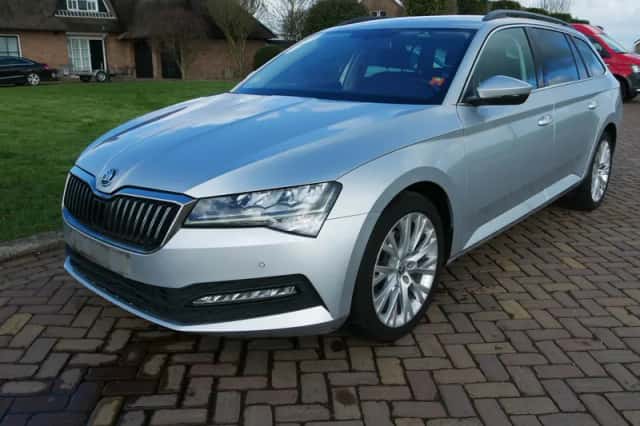Škoda Superb (2020) thumbnail 4