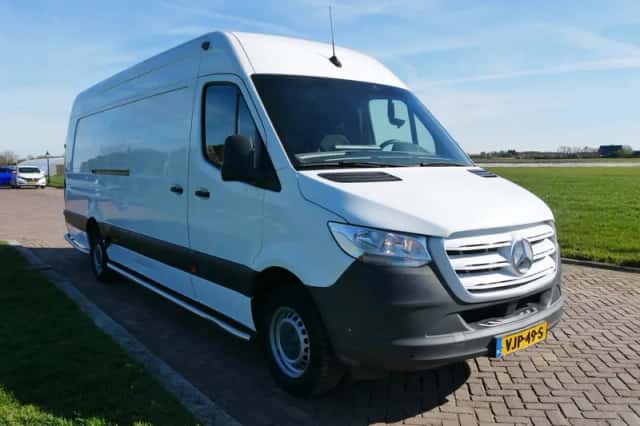 Mercedes-Benz Sprinter (2021) thumbnail 1