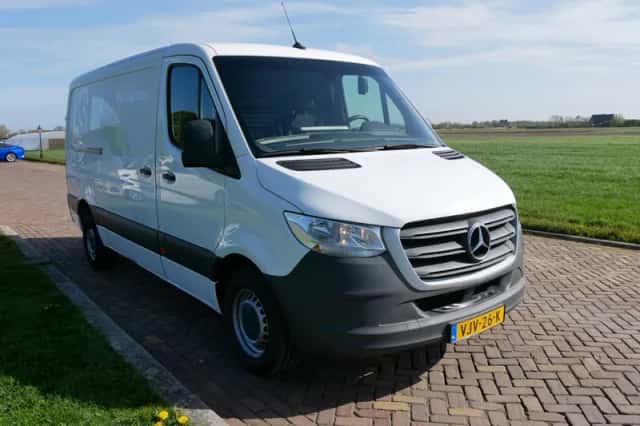 Mercedes-Benz Sprinter (2021) thumbnail 1