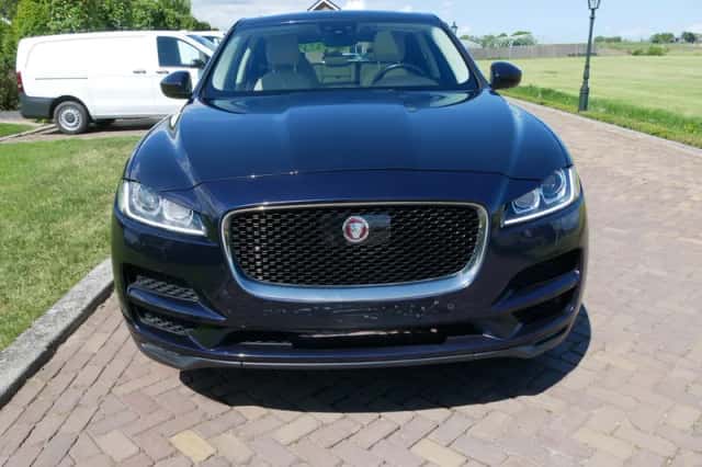 Jaguar F-Pace (2019) thumbnail 3
