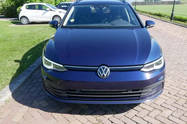 Volkswagen Golf (2022) thumbnail 3