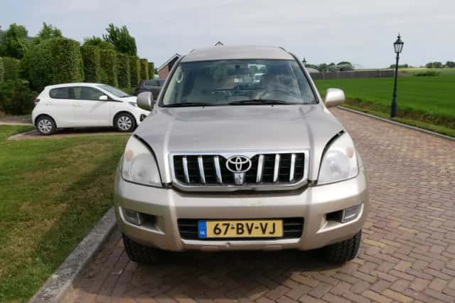 Toyota Land Cruiser (2006) thumbnail 3