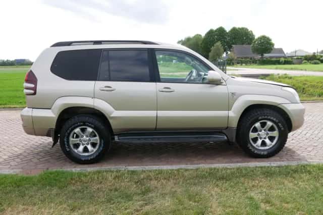 Toyota Land Cruiser (2006) thumbnail 5