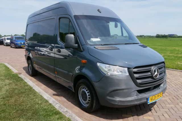 Mercedes-Benz eSprinter (2021) thumbnail 1