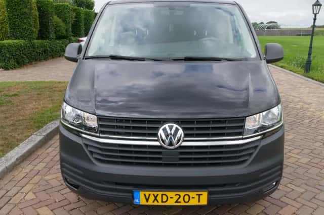 Volkswagen Transporter (2023) thumbnail 2