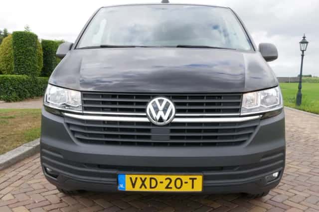Volkswagen Transporter (2023) thumbnail 3