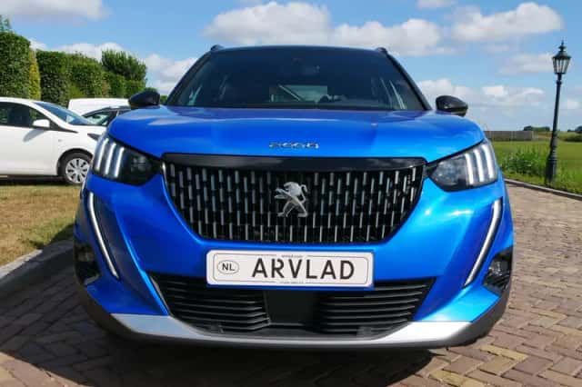 Peugeot 2008 (2021) thumbnail 4