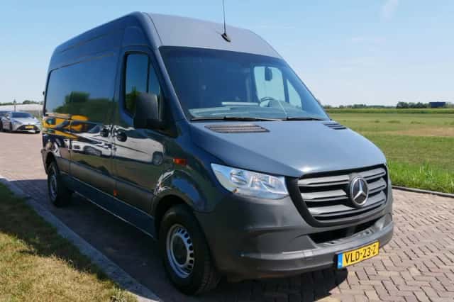 Mercedes-Benz eSprinter (2021) thumbnail 1