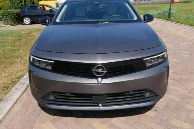 Opel Astra (2023) thumbnail 3