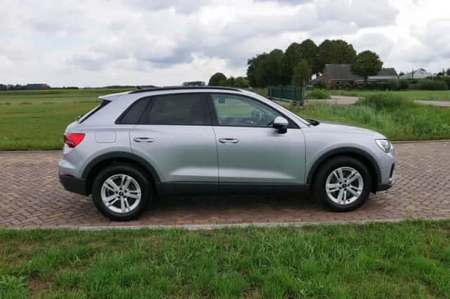 Audi Q3 (2021) thumbnail 6