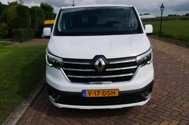 Renault Trafic (2024) thumbnail 3