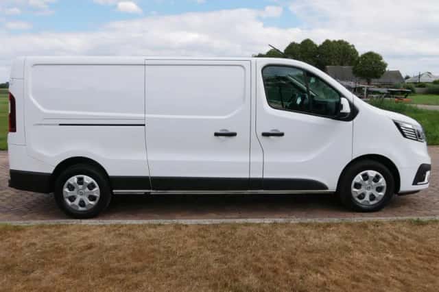 Renault Trafic (2023) thumbnail 6