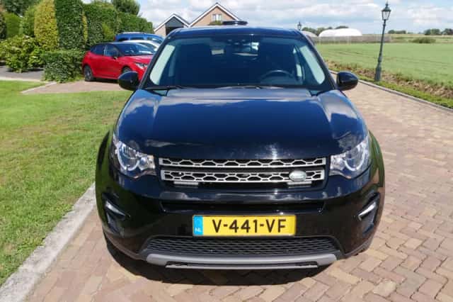 Land Rover Discovery Sport (2019) thumbnail 3