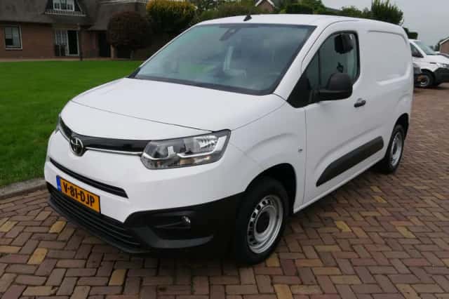 Toyota ProAce City (2024) thumbnail 4