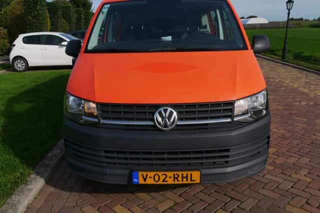 Volkswagen Transporter (2019) thumbnail 2