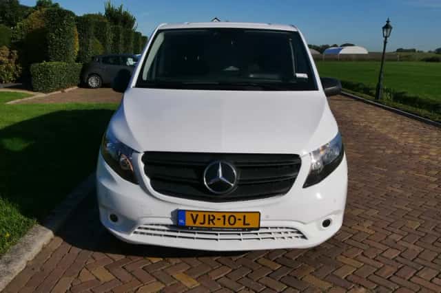 Mercedes-Benz Vito (2021) thumbnail 3