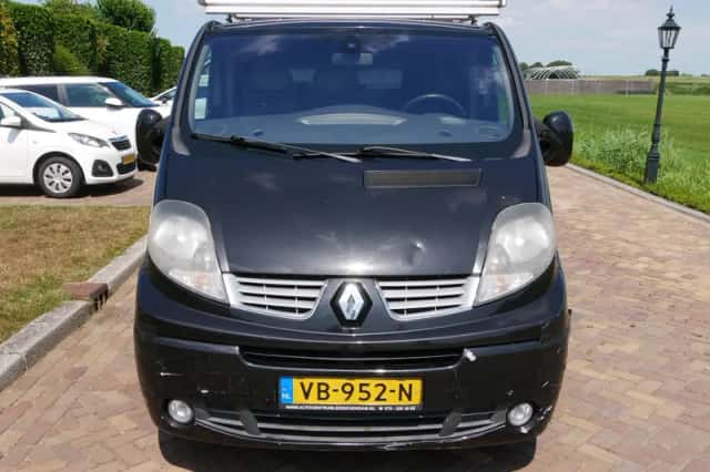 Renault Trafic (2013) thumbnail 2