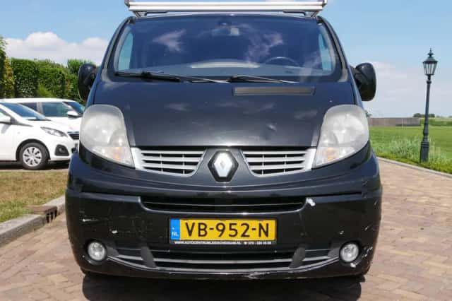 Renault Trafic (2013) thumbnail 3
