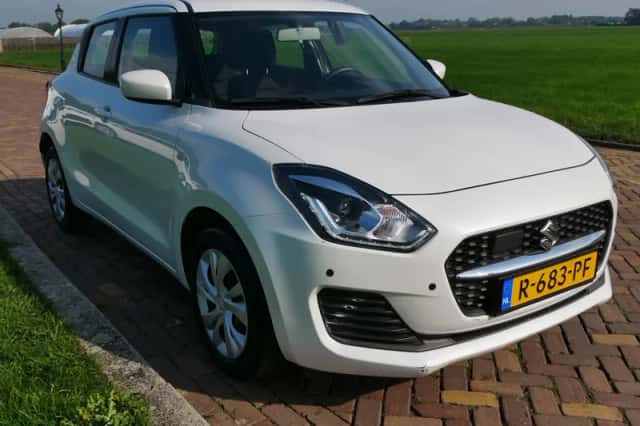 Suzuki Swift (2022) thumbnail 1