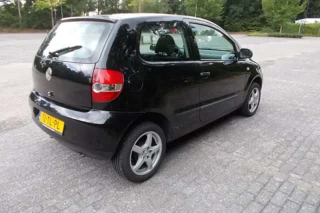 Volkswagen Fox (2007) thumbnail 3