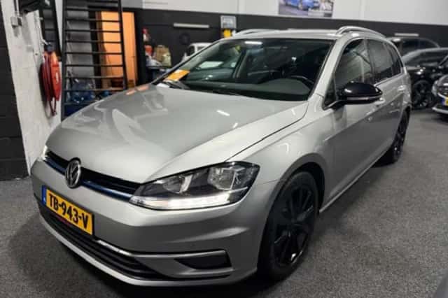 Volkswagen Golf (2018) thumbnail 2