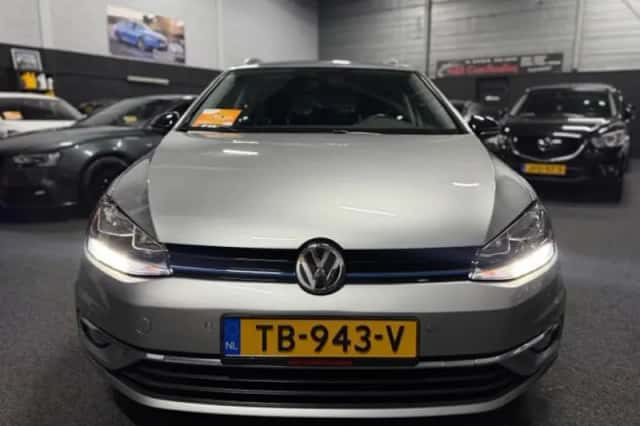 Volkswagen Golf (2018) thumbnail 3