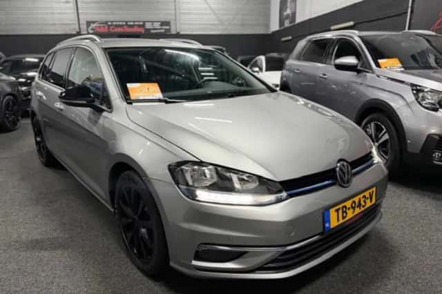 Volkswagen Golf (2018) thumbnail 4