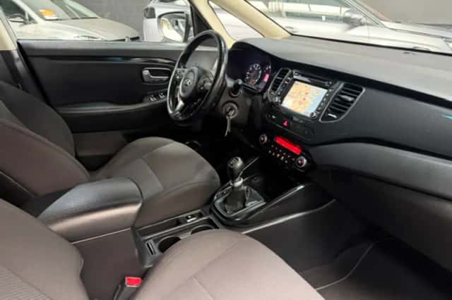 Kia Carens (2014) thumbnail 2