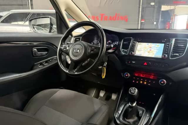Kia Carens (2014) thumbnail 4