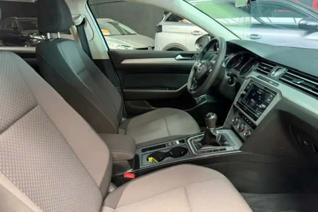 Volkswagen Passat (2018) thumbnail 4