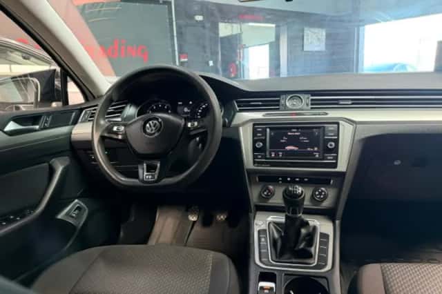 Volkswagen Passat (2018) thumbnail 5