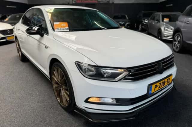 Volkswagen Passat (2018) thumbnail 6