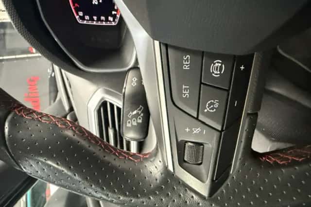 SEAT Leon Sportstourer (2023) thumbnail 3